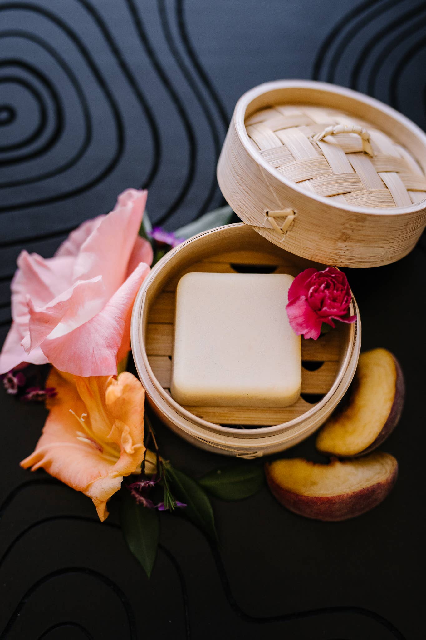 Viori Peach Hibiscus conditioner bar close-up | Concentrated moisture without plastic waste | The Pixie Garden