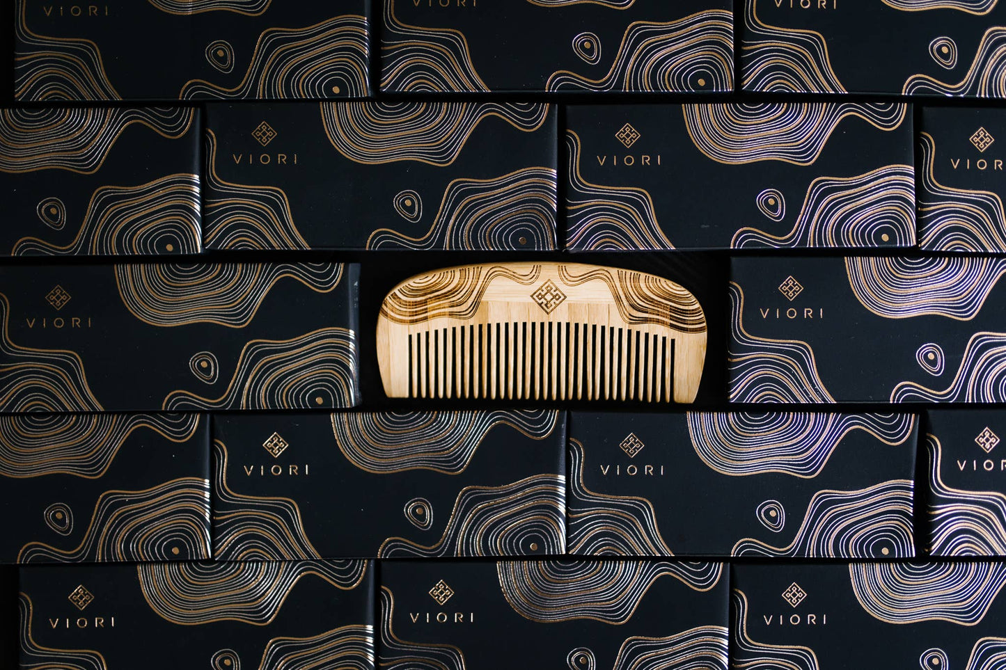 Bamboo comb lifestyle shot | Sustainable alternative to plastic combs | Salon-Selected | The Pixie Garden