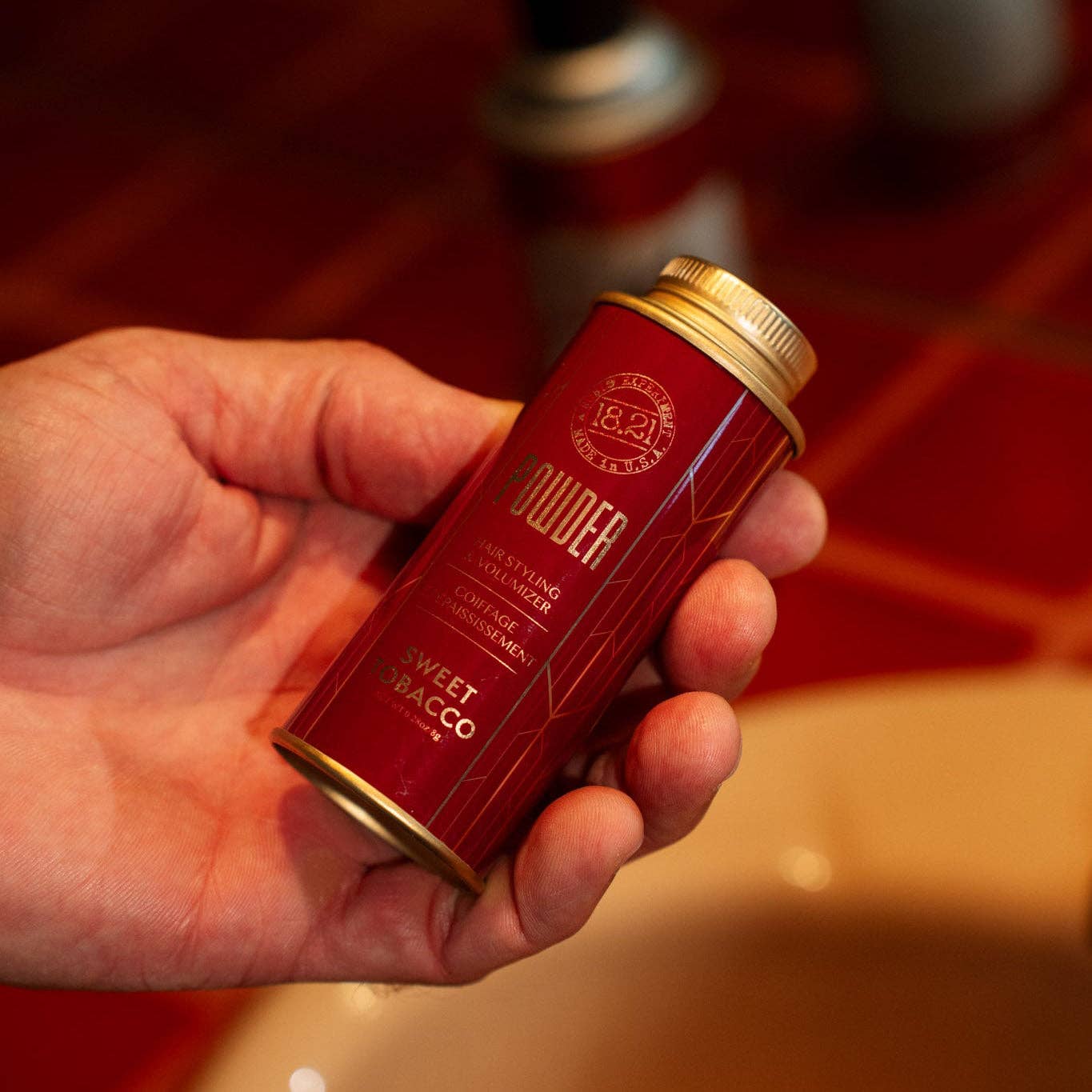 18.21 Man Made Hair Powder Sweet Tobacco scent detail