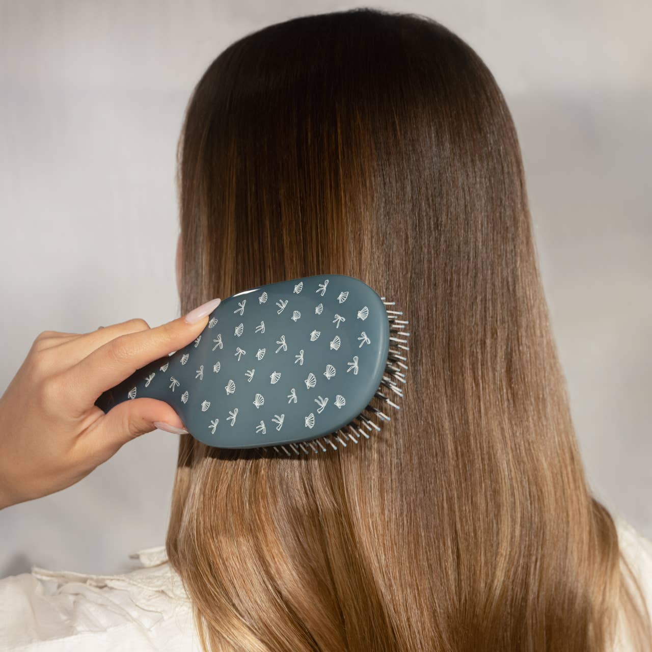 Kitsch Smooth and Polish blue hairbrush styling straight hair salon-selected The Pixie Garden